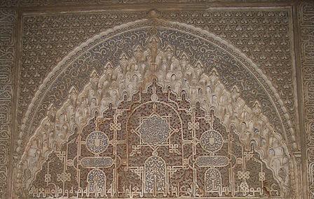450px-Ventanas_con_arabescos_en_la_Alhambra